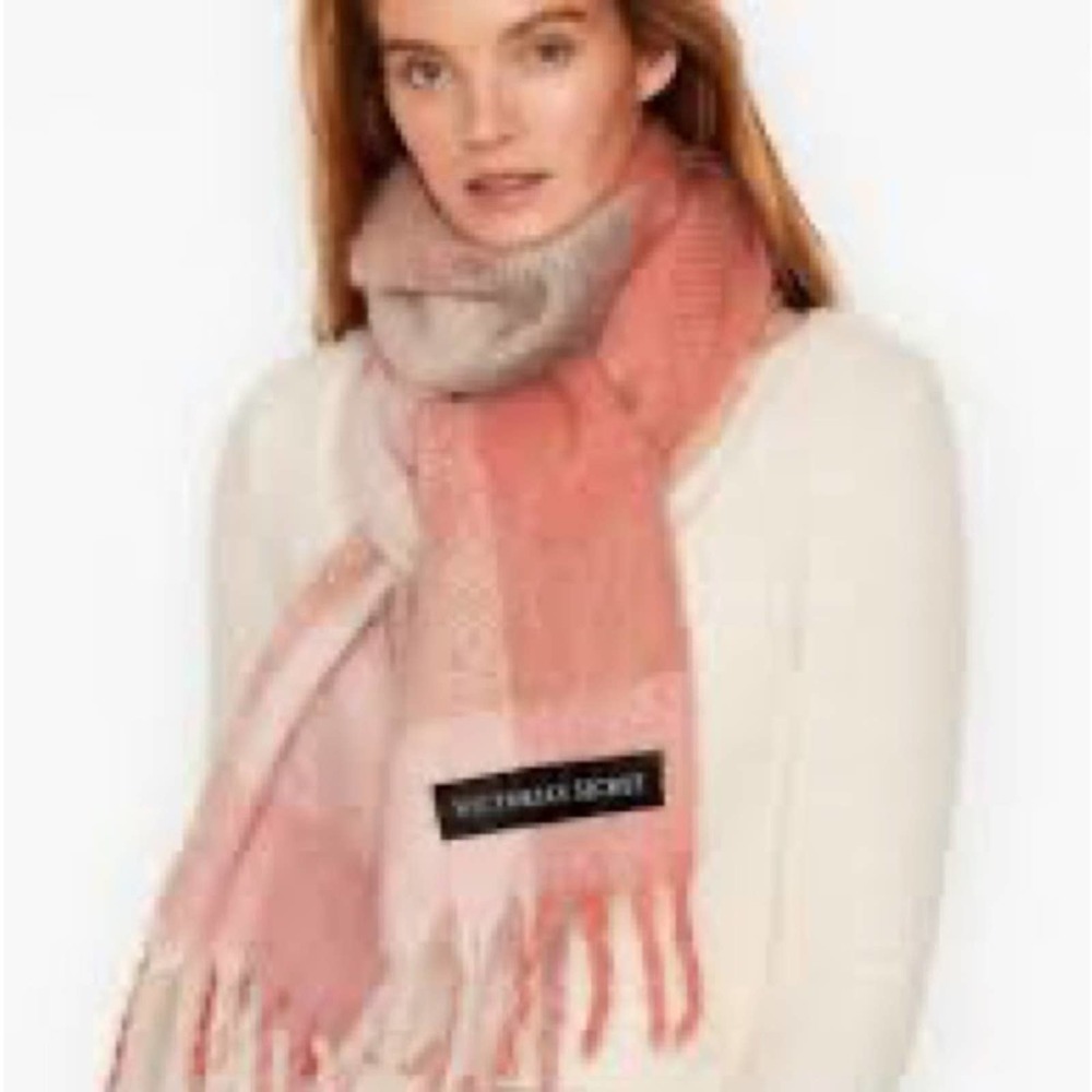 Victoria’s Secret Holiday Plush Scarf New With Tags Pinks and Grays. - Picture 3 of 5